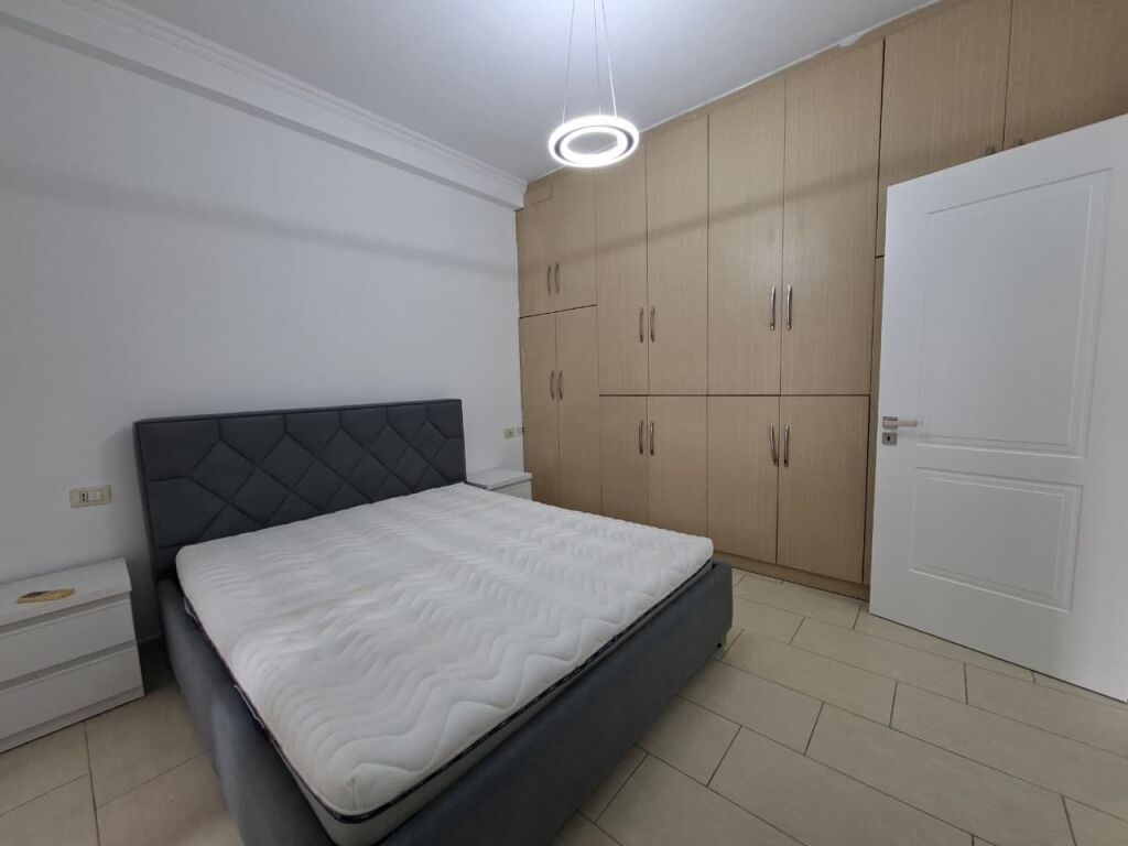 🏠 In Affitto: Super Appartamento 1+1 &amp; 1 Balcone (📍Centro – Via Kavajës) 🔥 Posizione Perfetta || 5 min dal Centro | 80.000 Lek / Mese 💶