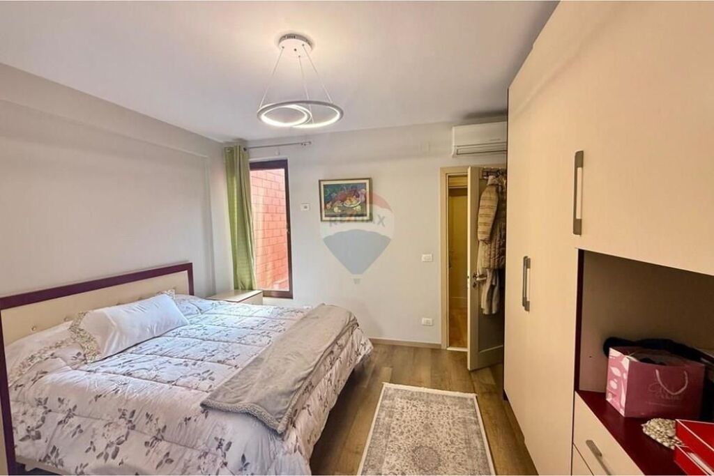Shitet apartament 3+1+2 Kopshti Botanik