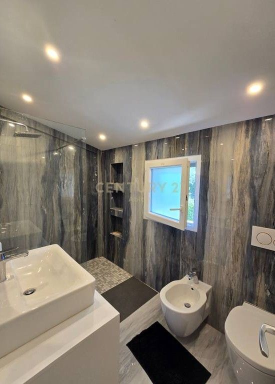 Vilë Luksoze për Shitje në Long Hill Residence – Investim PREMIUM &amp; GATI për Banim