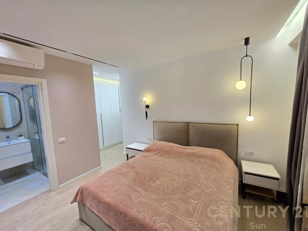 APPARTAMENTO DI LUSSO 2+1+2 POSTI AUTO VICINO AL LAGO ASCIUTTO! 1.200 € /Mese Sup. Totale  140m2  Sup. interna  118m2