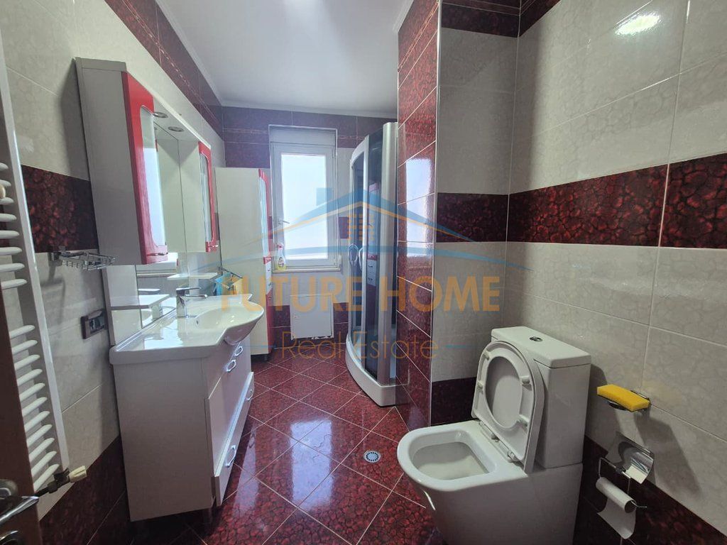 Shitet Apartament 2+1, Bulevardi Zhan Dark, Prane Ministrise se Jashtme