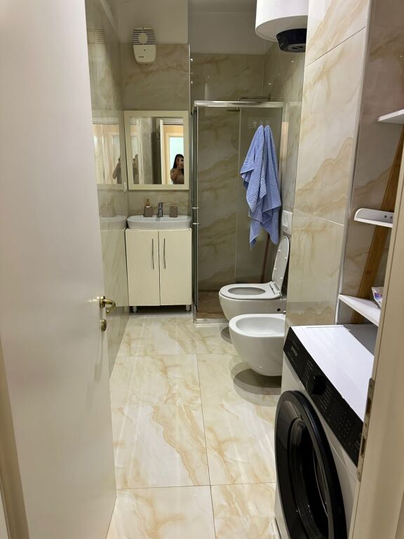 Jepet me qira apartament 2+1 në qendër të Durrësit