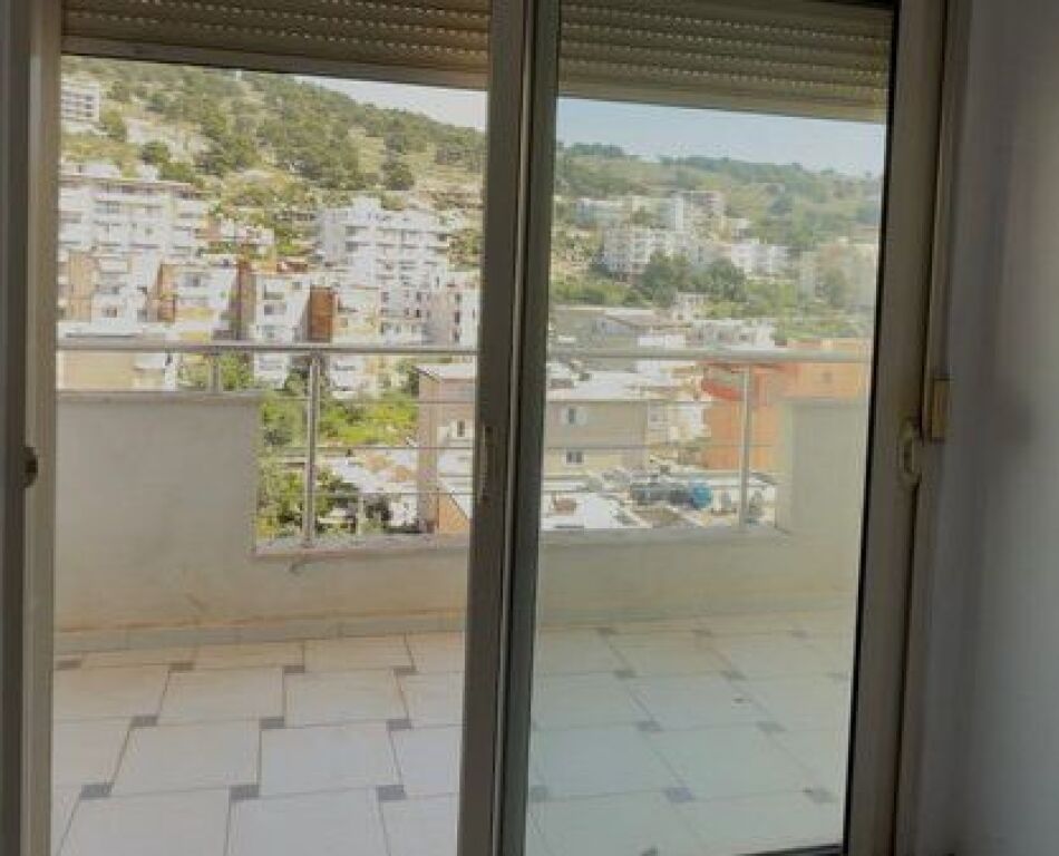 SARANDA, VENDIAMO APPARTAMENTO 1+1