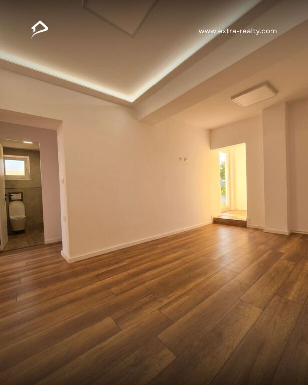 Jepet me qira ambient biznesi – Rr. Sitki Çiço (përballë Maternitetit)