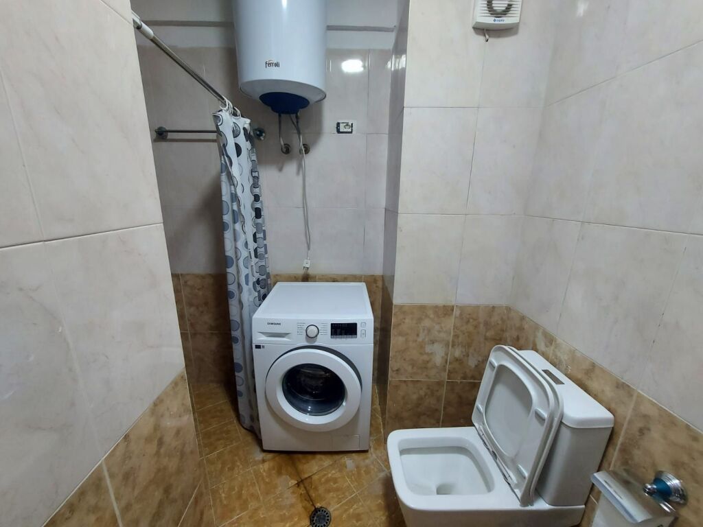 Shitet Apartament 2+1  Golem