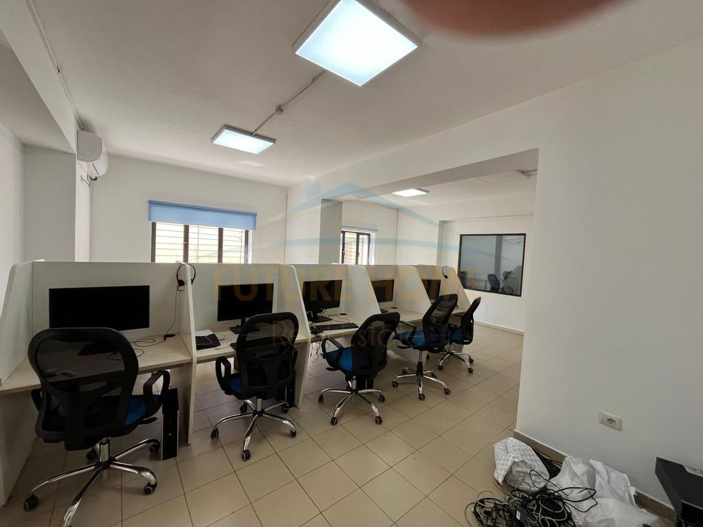 Qira, Ambient per zyra, Pazari i Ri, Tirane / ELT68779