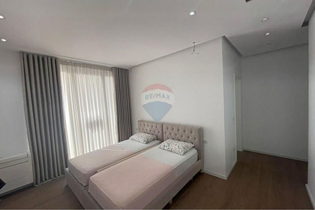 Apartament 3+1+2 për shitje – Bulevardi i Ri