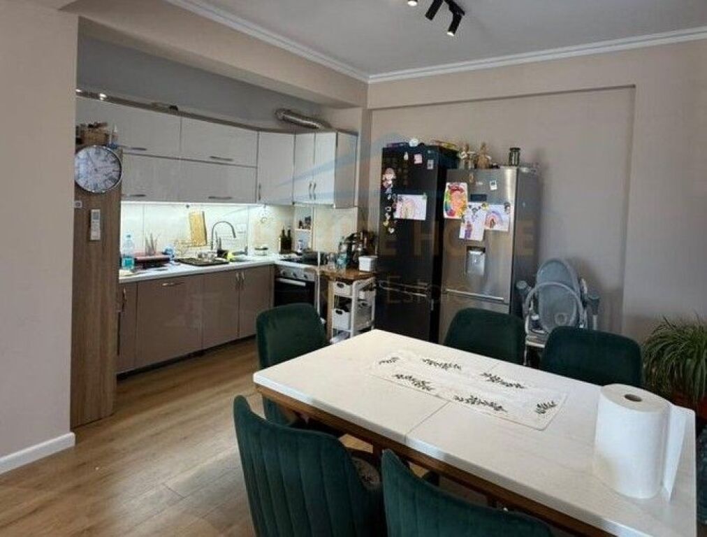 Rent, Apartment 2+1+2 + 2 Parking Spaces, Dry Lake, Tirana .