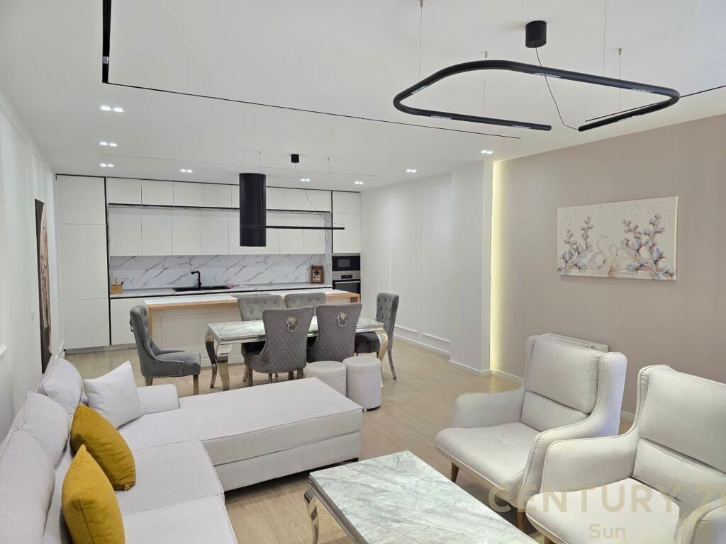 APPARTAMENTO DI LUSSO 2+1+2 POSTI AUTO VICINO AL LAGO ASCIUTTO! 1.200 € /Mese Sup. Totale  140m2  Sup. interna  118m2