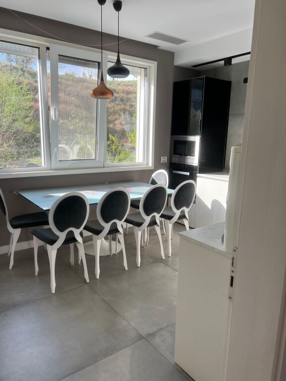 Duplex di lusso in affitto con posto auto incluso presso la Residenza Kodra e Diellit!
