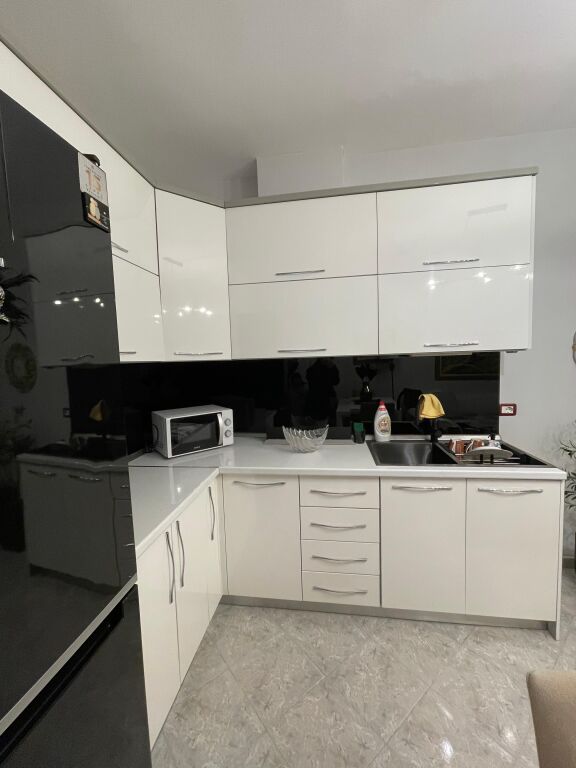 Apartament 1+1 me qira tek Globe- Rrg e Kavajes