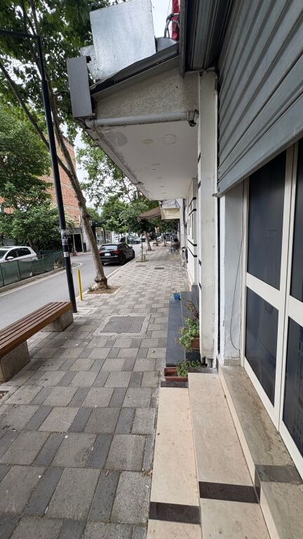 Service unit of 55m2 for rent opposite the Pediatrics