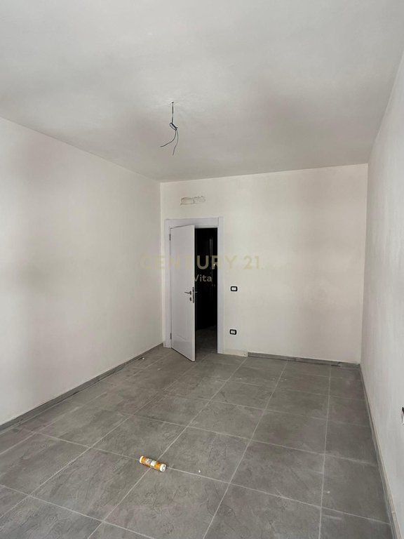 SHITET APARTAMENT 1+1 + POST PARKIMI TEK RESIDENCA LOREDIS , QERRET !!!
