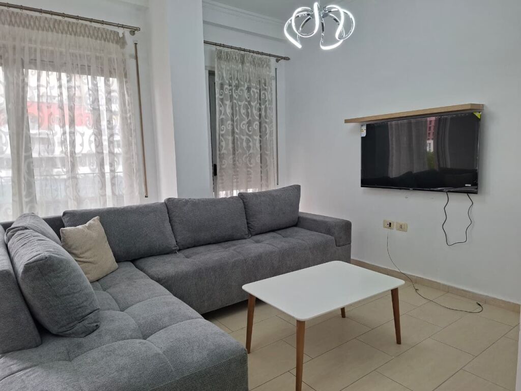 🏠 In Affitto: Super Appartamento 1+1 &amp; 1 Balcone (📍Centro – Via Kavajës) 🔥 Posizione Perfetta || 5 min dal Centro | 80.000 Lek / Mese 💶