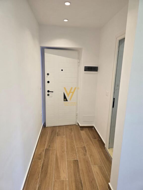 STUDIO APARTMENT FOR SALE 30 M2 ON 4 DESHMORET STREET 83,000 EURO