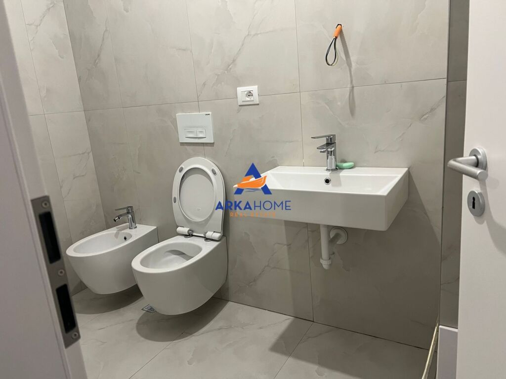 AFFITTASI APPARTAMENTO 1+1 PRESSO OXA 40.000 LEKE