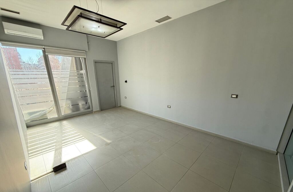 Sale | Ambjent Biznesi | Rruga e Kavajës | 590000 €