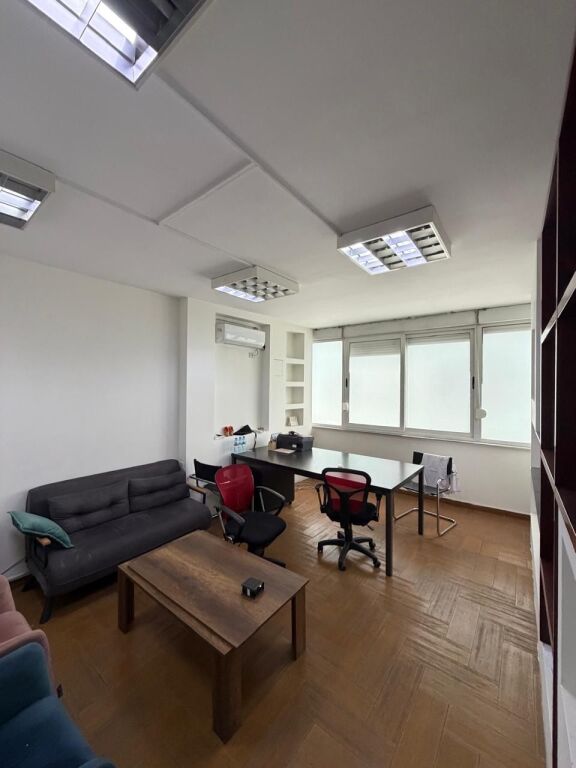 🏢 JEPET ME QIRA AMBIENT  Zona: Ish Ekspozita, Tiranë