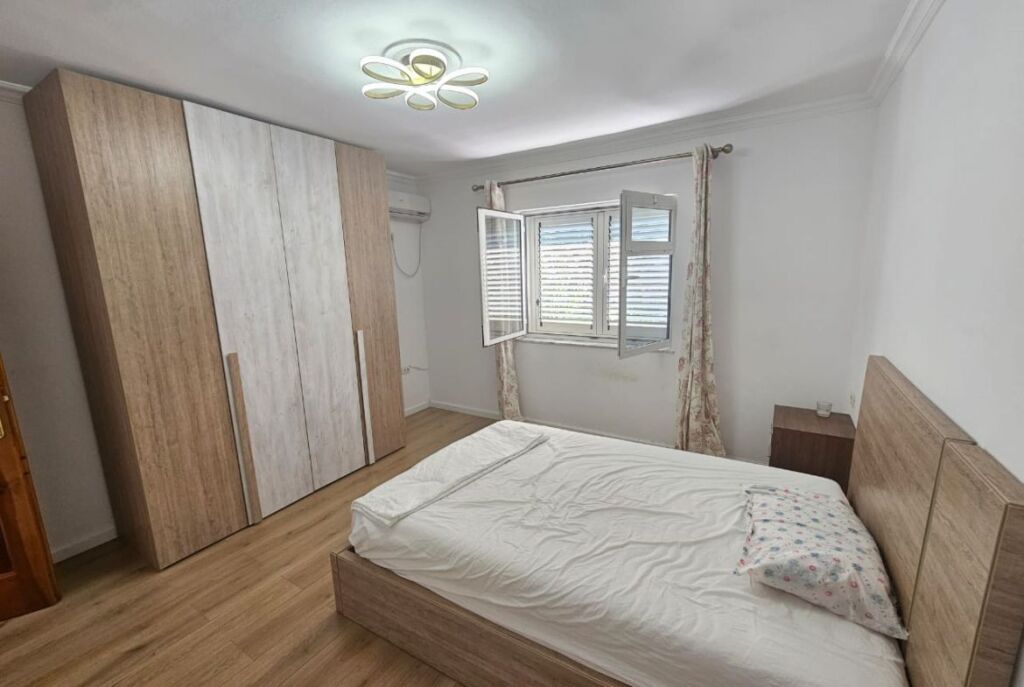 Villa su 3 Piani in Affitto presso il Lago Secco (ID BV22459) Tirana