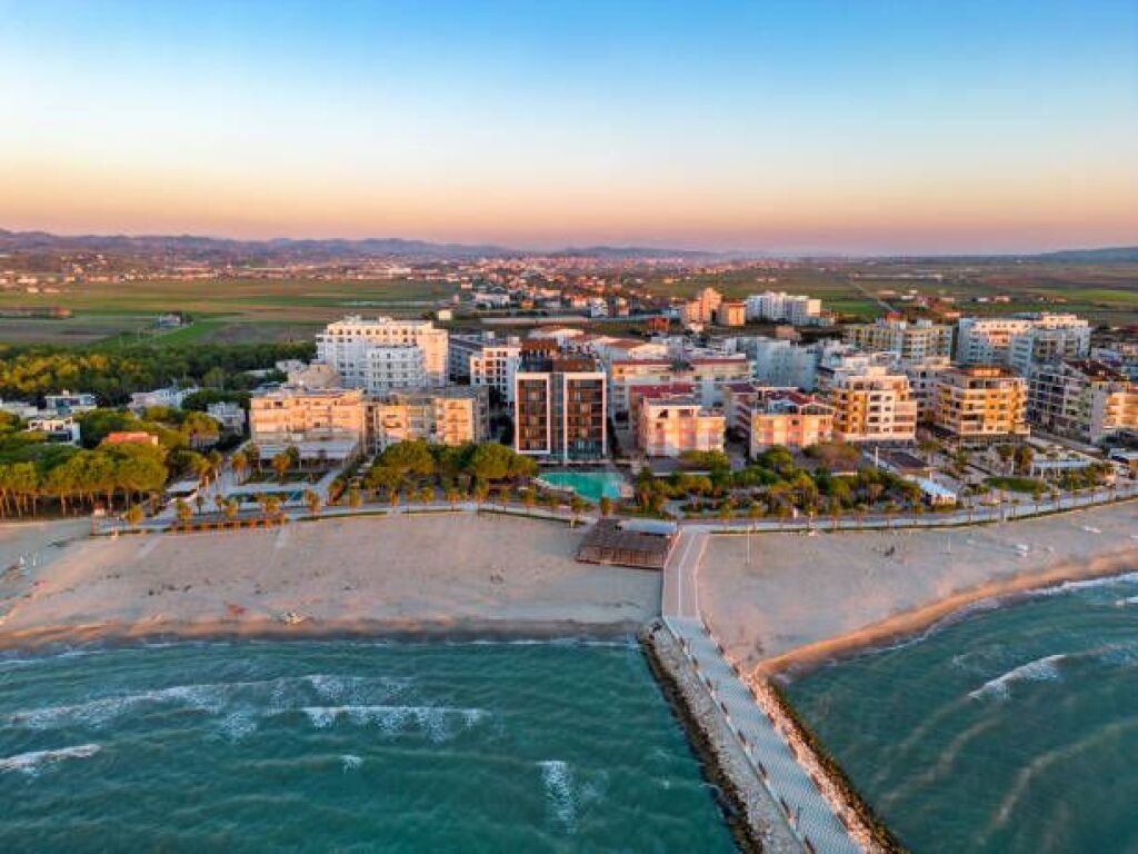 VENDESI APPARTAMENTO 1+1 A DURAZZO SPIAGGIA