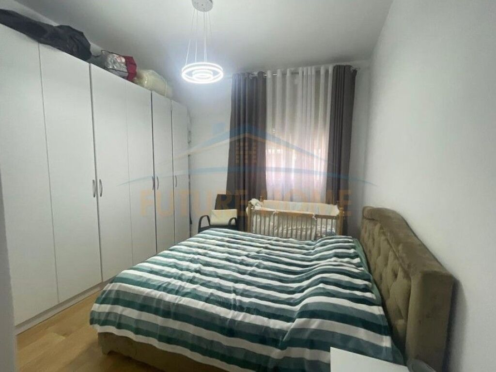 Shitet, Apartament 1+1,Shkolla Kuqe,Tirane