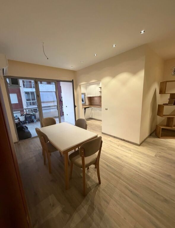 JEPET ME QERA APARTAMENT 3+1+2 - PRANE QENDRES, TIRANE
