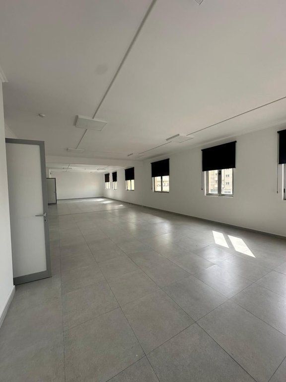 EDIFICIO DI 4 PIANI IN AFFITTO, VIA KAVAJES