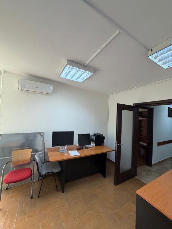 🏢 JEPET ME QIRA AMBIENT  Zona: Ish Ekspozita, Tiranë