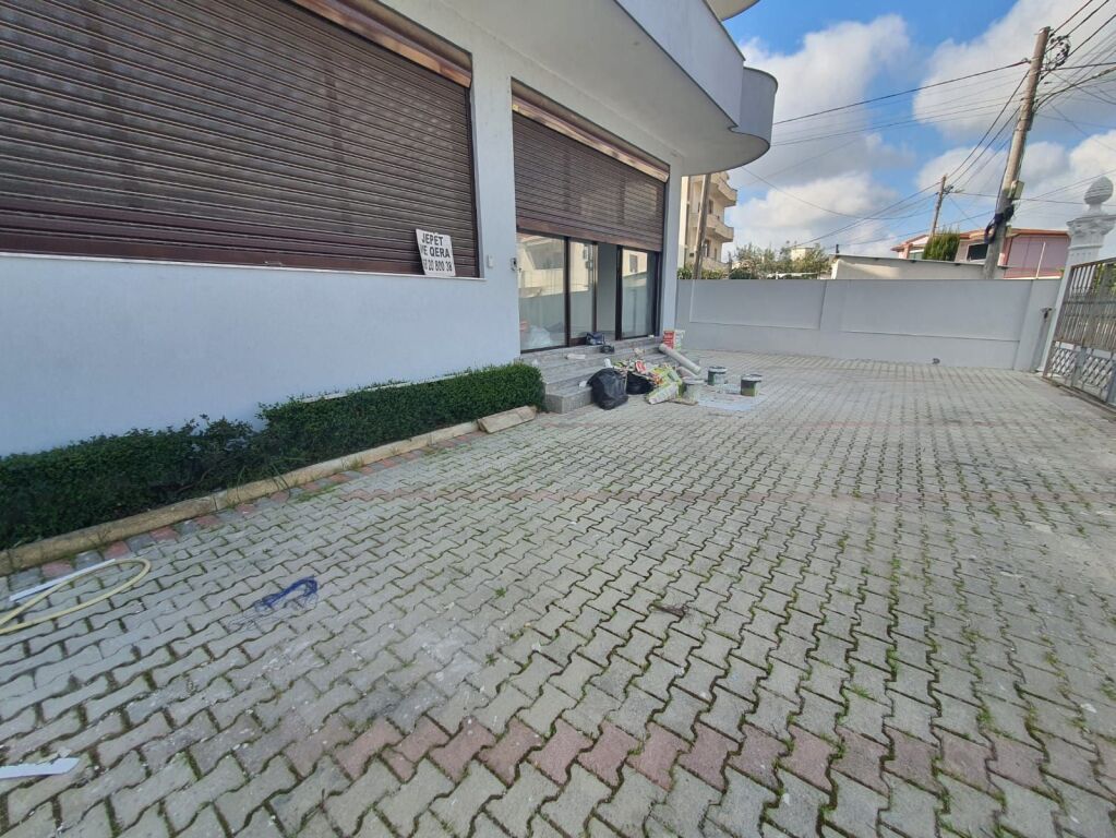 A Rrashbull Durrës si affitta un locale commerciale