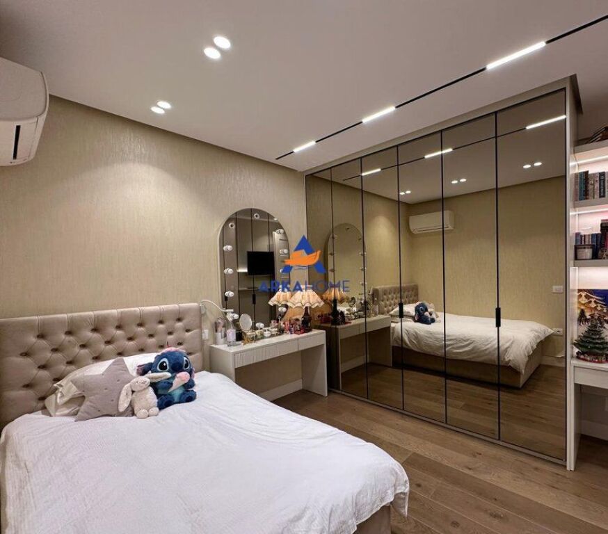 IN VENDITA APPARTAMENTO 3+1+BALCONE+POSTO AUTO " KOMUNA E PARISIT " 365.000 EURO (+30.000 EURO POSTO AUTO)
