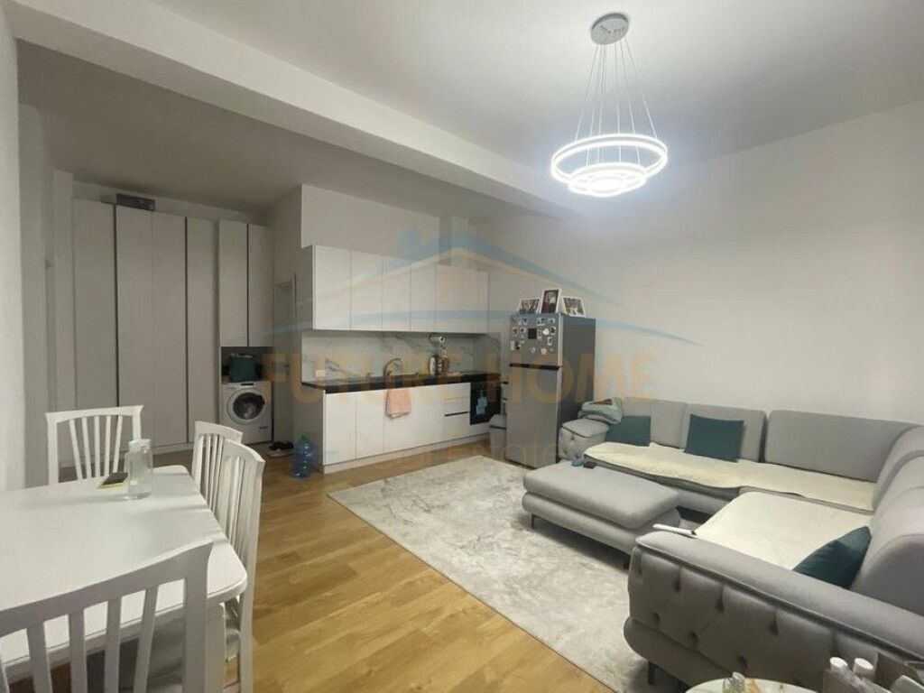 Shitet, Apartament 1+1,Shkolla Kuqe,Tirane