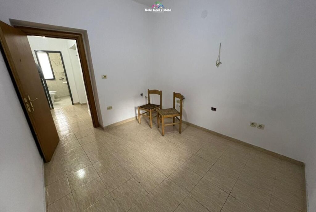 Apartament Ne Shitje 2+1 Ne Brryl ( ID B121210) Tirane - Pamja 4
