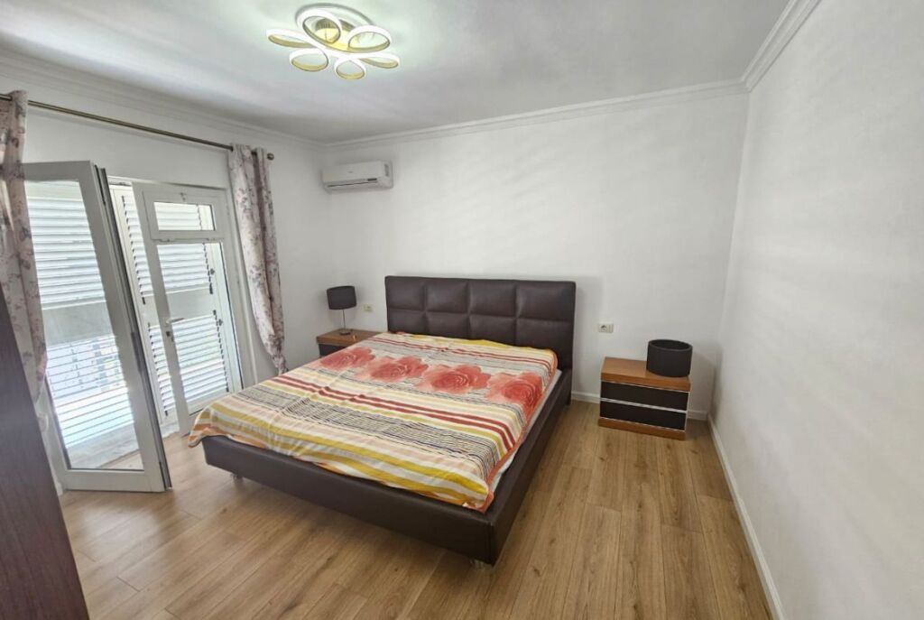Villa su 3 Piani in Affitto presso il Lago Secco (ID BV22459) Tirana