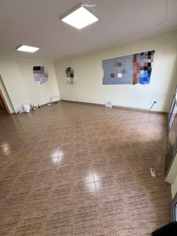 Zyre me qera tek Zogu i Zi (ID BZ2156) Tirane
