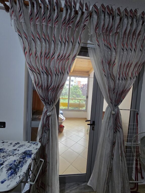 🏡 Apartment 2+1 + annex for rent 🍽️ 📍Near Bajram Curri Boulevard, Nikolle Kacorri street in front of the building with arrows
