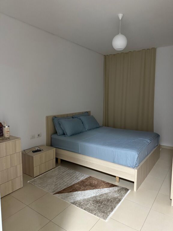 Jepet me qera 1+1📍Rruga e Kavajës , prane Milo 2000