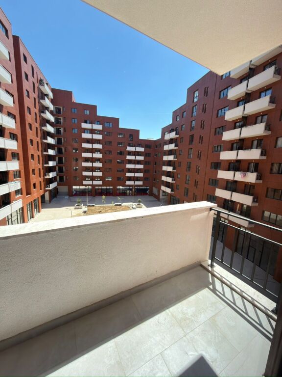Jepet ne qira ambient për zyrë+ parking në Astir tek Rezidenca Urban Gate!

