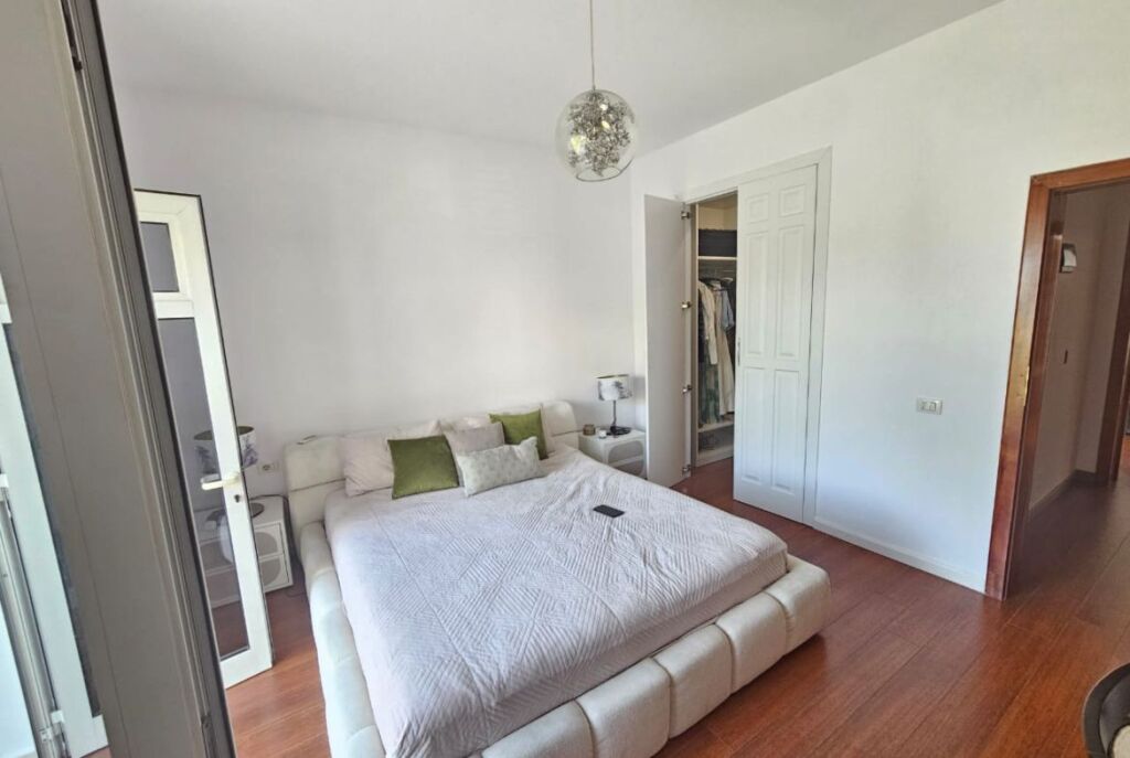 Villa su 3 Piani in Affitto presso il Lago Secco (ID BV22459) Tirana