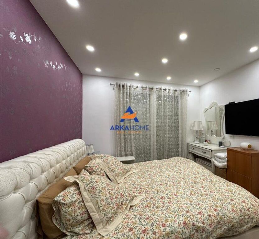 IN VENDITA APPARTAMENTO 3+1+BALCONE+POSTO AUTO " KOMUNA E PARISIT " 365.000 EURO (+30.000 EURO POSTO AUTO)
