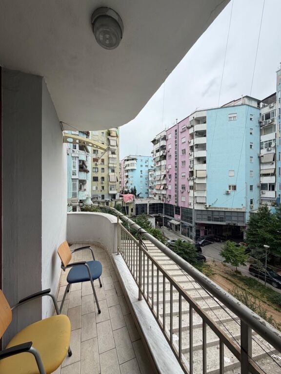 🏢 JEPET ME QIRA AMBIENT  Zona: Ish Ekspozita, Tiranë