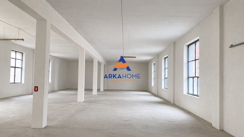 CAPANNONE IN AFFITTO 540 M2 PRESSO AMERIKAN 3 2400 EURO