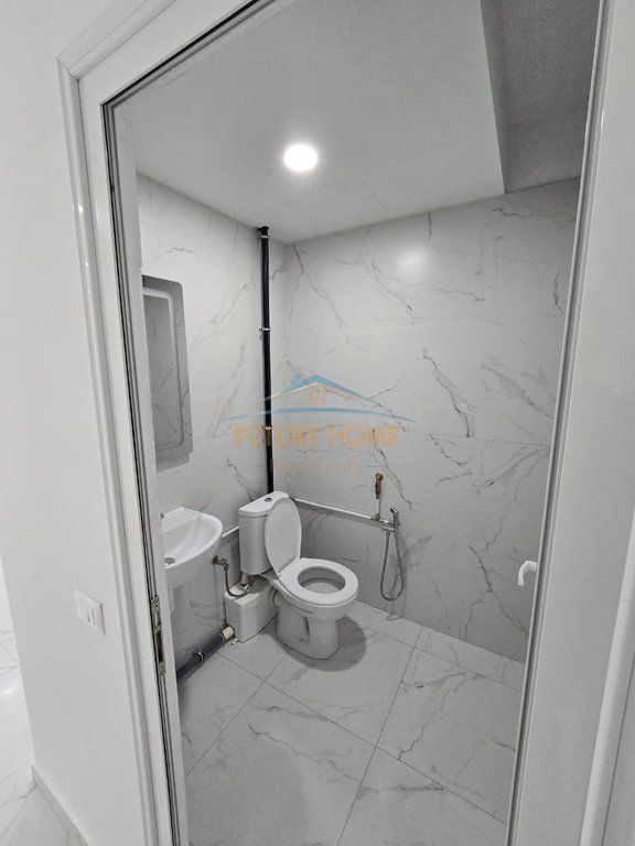  Ambient Biznesi, Komuna e Parisit, Tirane