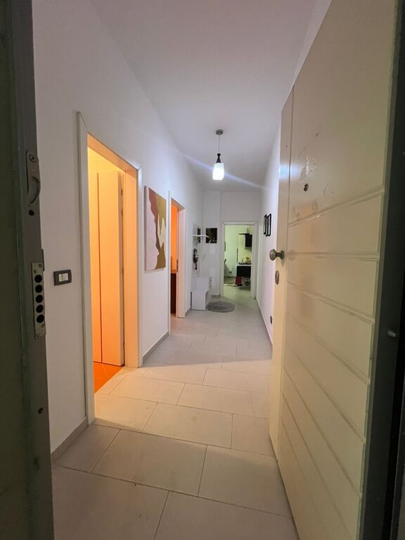 Apartamwnt 1+1 per qera Kopshti Botanik !