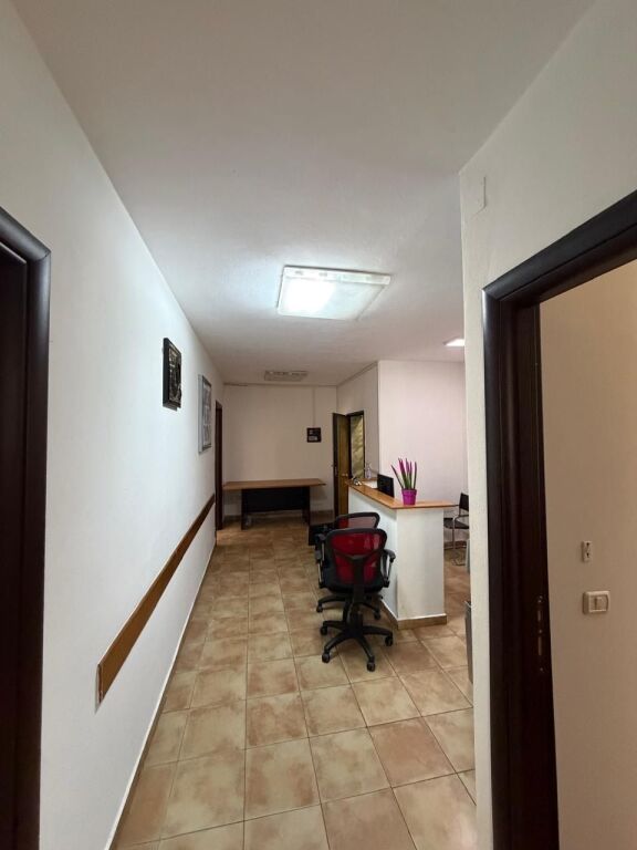 🏢 JEPET ME QIRA AMBIENT  Zona: Ish Ekspozita, Tiranë