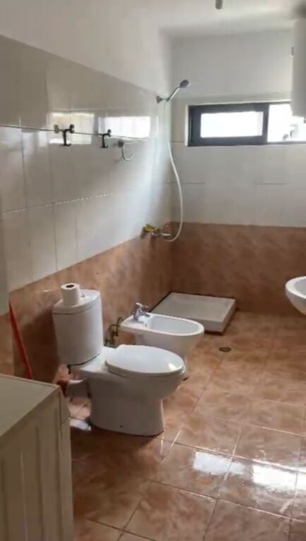 Jepet me qera Apartamenti 2+1 , rruga Shqefqet Masarai ( 21 Dhjetori) 550 mije leke