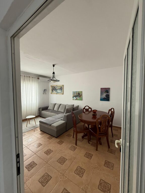 Ali Demi, jept me qera apartament 1+1 prane shkolles Ali Demi