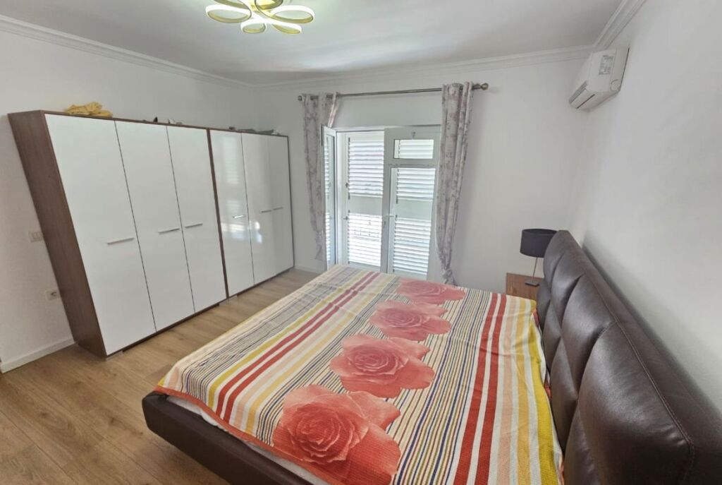 Villa su 3 Piani in Affitto presso il Lago Secco (ID BV22459) Tirana