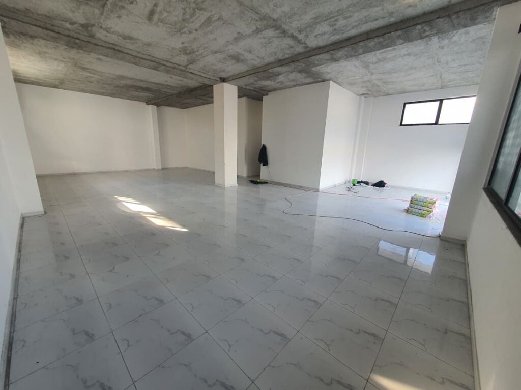 A Rrashbull Durrës si affitta un locale commerciale