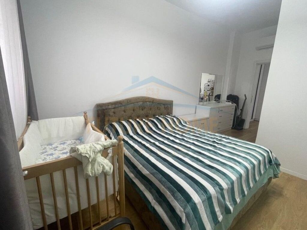 Shitet, Apartament 1+1,Shkolla Kuqe,Tirane