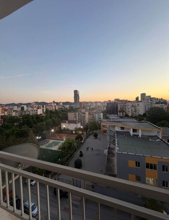 JEPET ME QERA APARTAMENT 3+1+2 - PRANE QENDRES, TIRANE